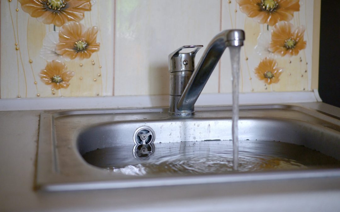 One piece circular pedestal sink