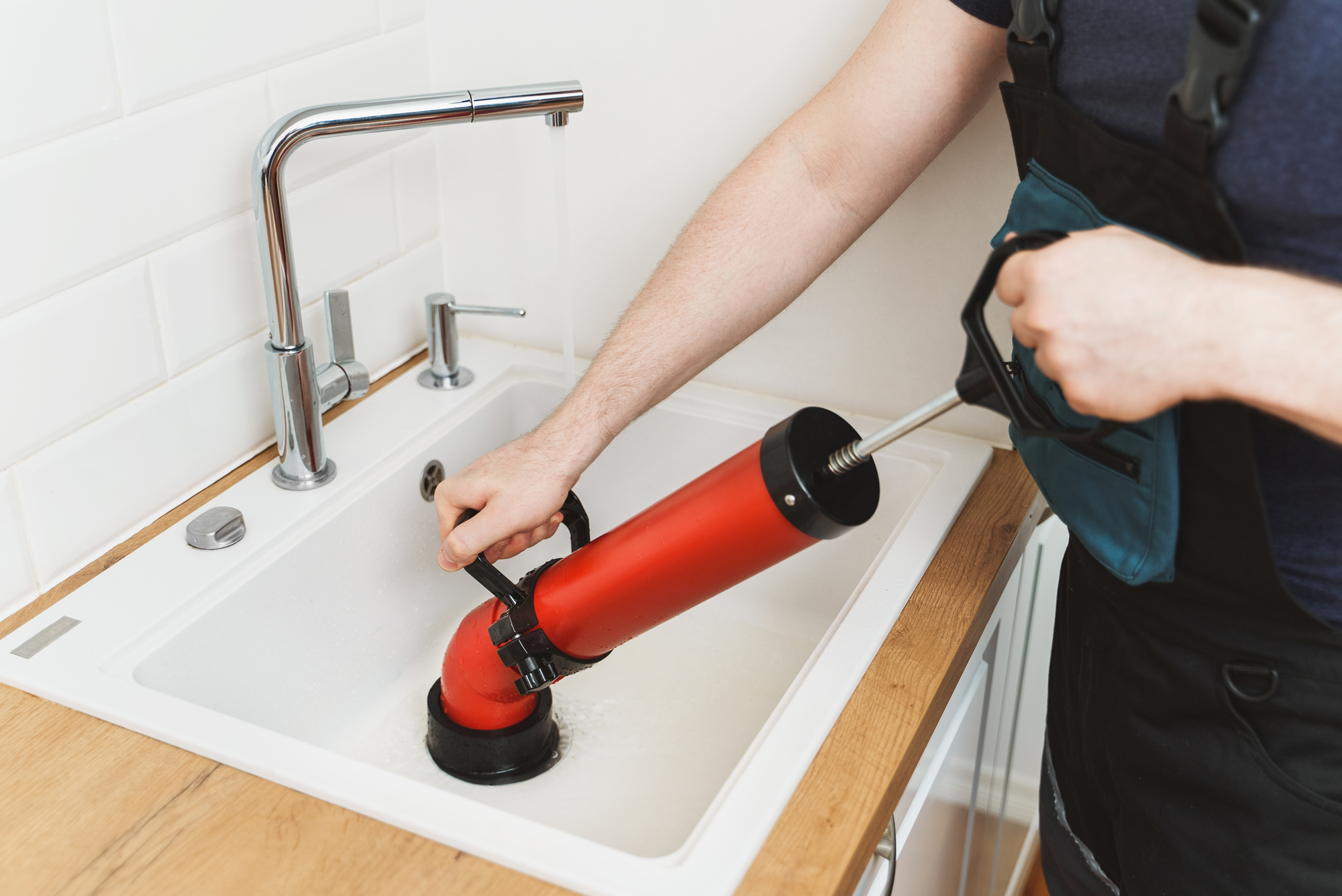 6 Types of Sinks to Consider for Your Outdoor Kitchen